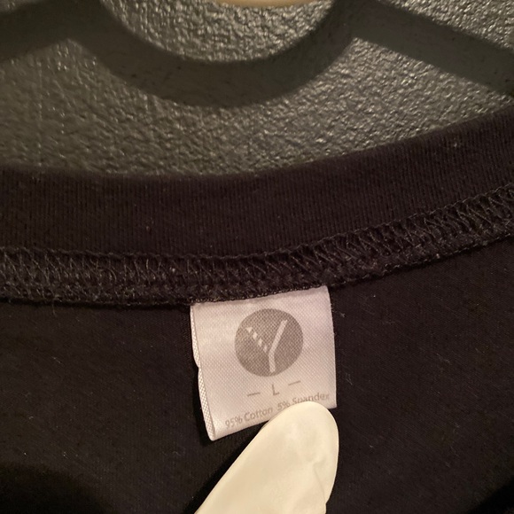 PREOWNED tshirt - Picture 2 of 3